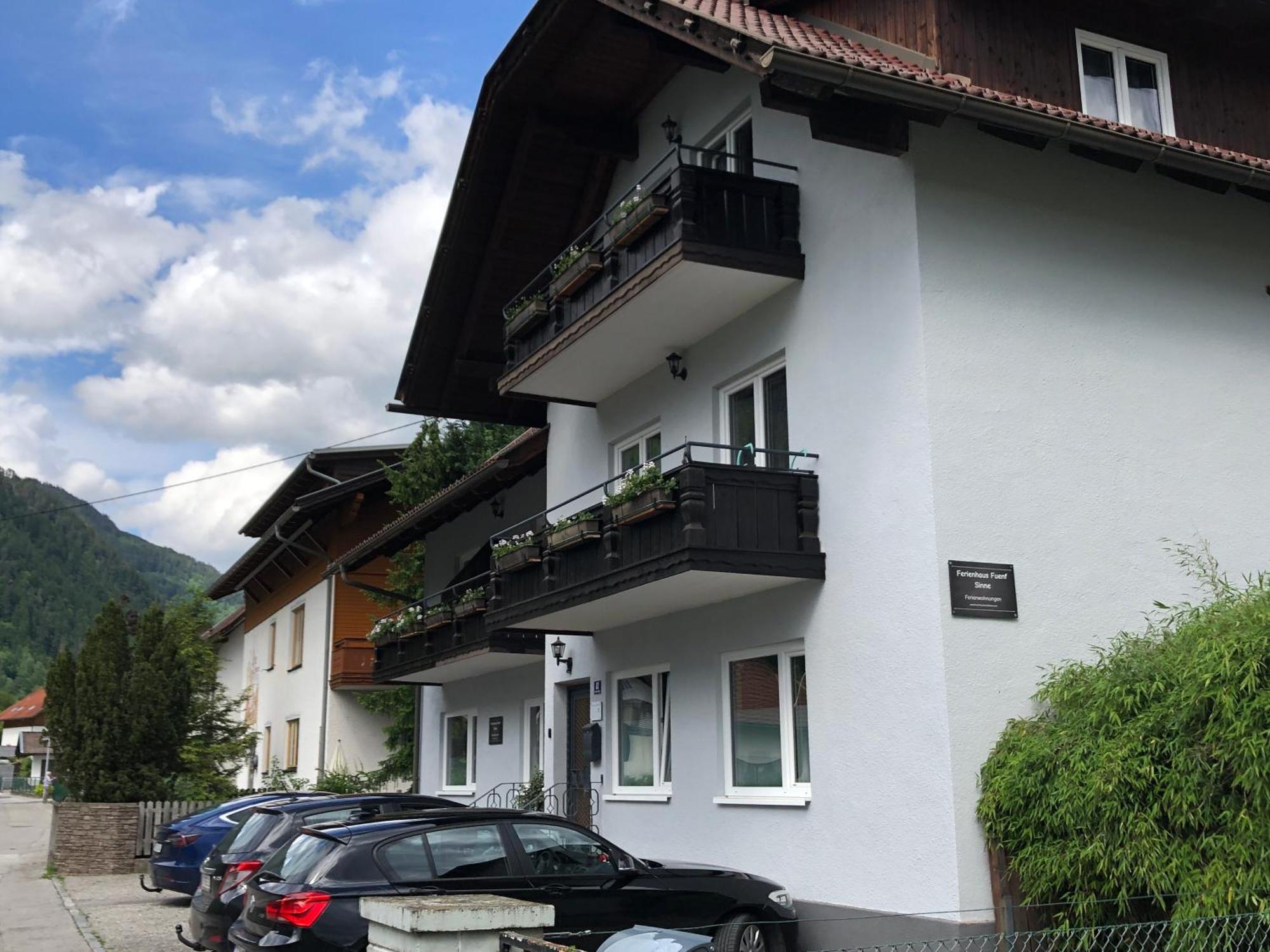 Appartement Felsblick Ferienhaus Fuenf Sinne Dobriach Exterior photo